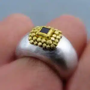 Garnat 22 karat gold ring