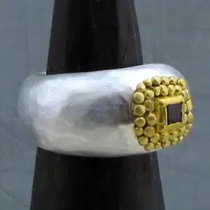 Garnat 22 karat gold ring