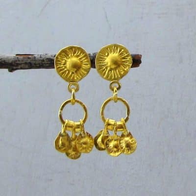 עגילי זהב 22 קראט צמודים מעוטרים