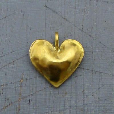 22k gold heart pendant