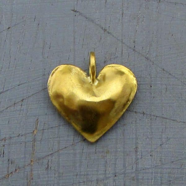 22k gold heart pendant
