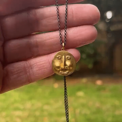 22k gold pendant shaped as ethnic face
