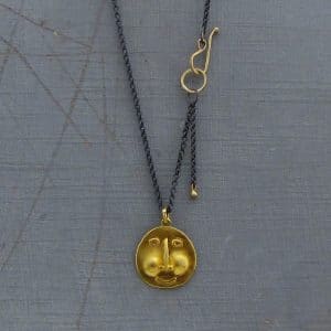 22k gold pendant shaped as ethnic face