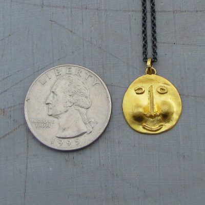 22k gold pendant shaped as ethnic face