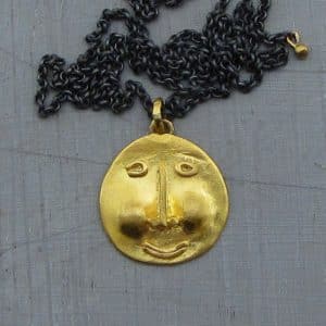 22k gold pendant shaped as ethnic face