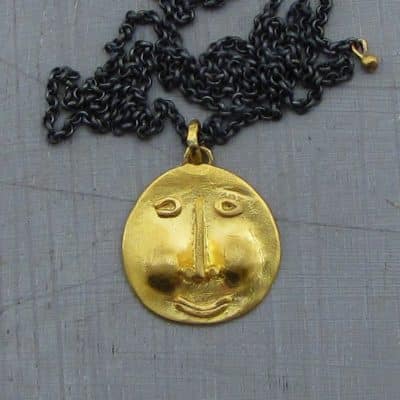 22k gold pendant shaped as ethnic face